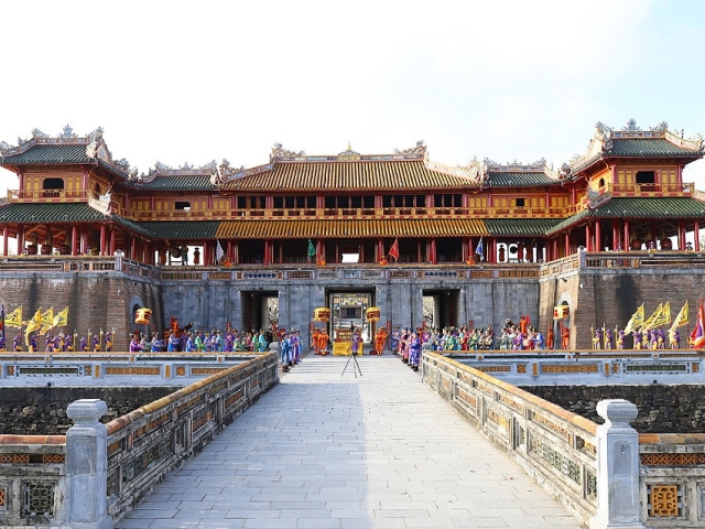 Đà Nẵng - Huế - Làng Hương Thuỷ Xuân - Động Thiên Đường từ TP Hồ Chí Minh 2024